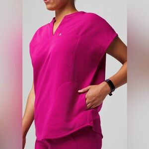 Fabletics Evolve oversized scrub top- Medium